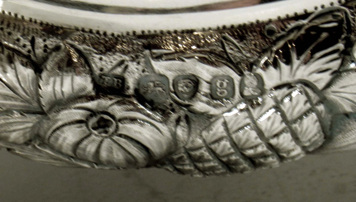 イギリス製 スターリングシルバー ティーポット(1822年) オオカミ意匠のハンドル・脚・縁飾り付き