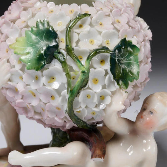 ドレスデン シュネーバレン 天使のフィギュリン付き 花装飾 アンティーク一輪挿し