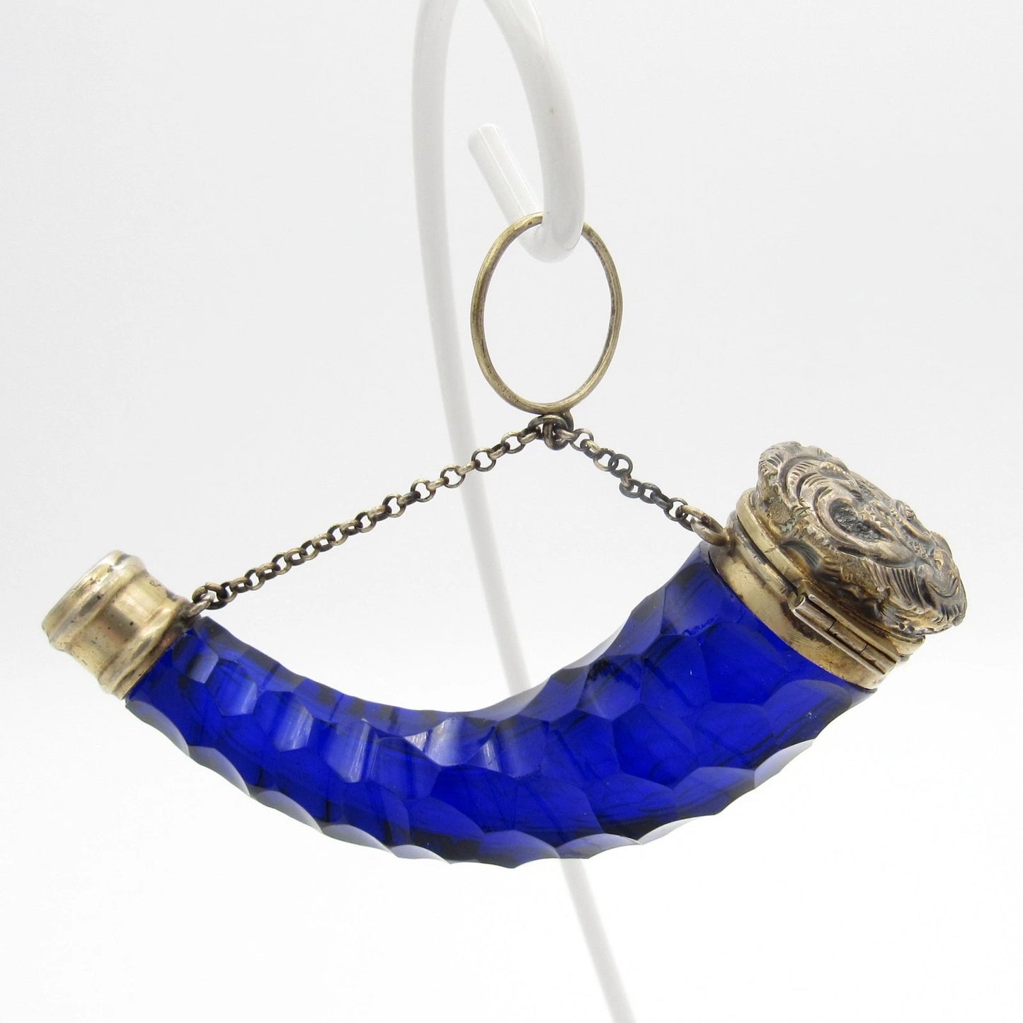 コバルトガラス 留め具付ヴィネグレット〈ホーン型・銀製蓋・指輪チェーン付〉